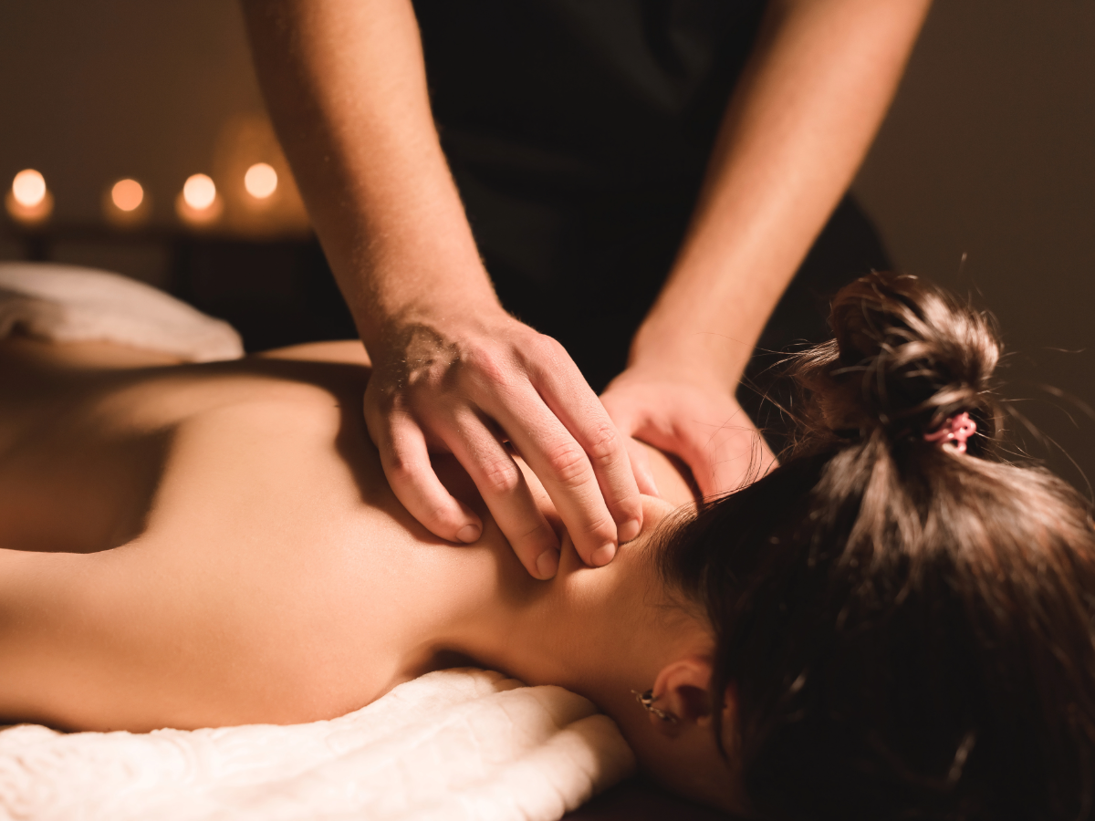 La magia nascosta nel massaggio cosmetico: basi scientifiche dei benefici della cosmesi di Rugiada Mediterranea