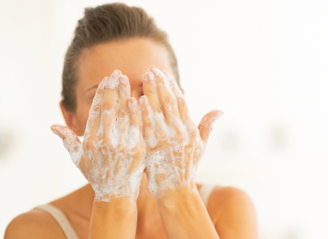 Erbe fresche e preparato naturale per intensivi viso Rugiada Mediterranea a base di estratti vegetali